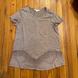 Eri and Ali size small women’s decorative T-shirt Bin A